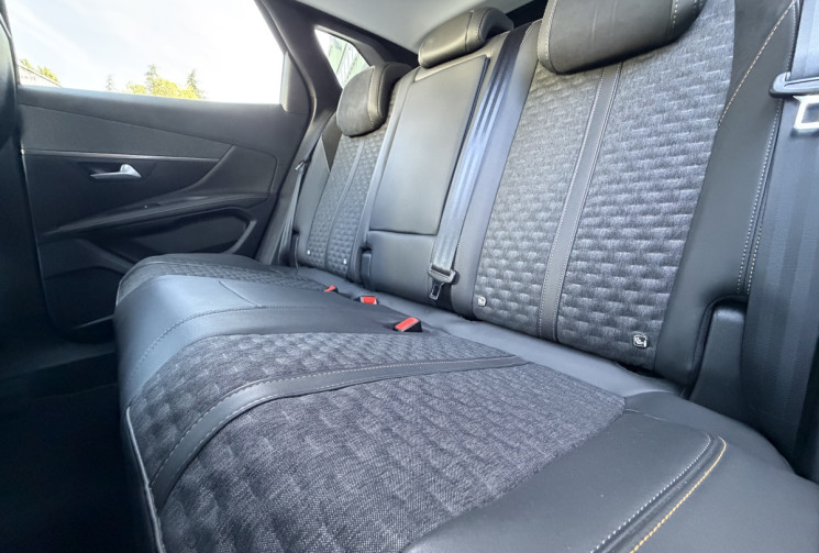 Peugeot 3008 HYBRID 225 CH ROAD TRIP E-EAT 8