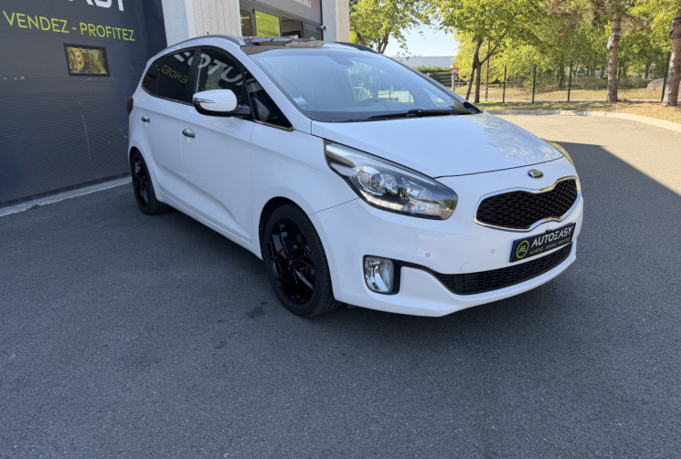 Kia CARENS  1.7 CRDI 136 Finition Premium / Entretien KIA / Attelage