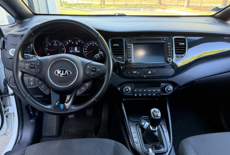 Kia CARENS  1.7 CRDI 136 Finition Premium / Entretien KIA / Attelage