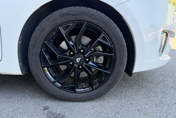 Kia CARENS  1.7 CRDI 136 Finition Premium / Entretien KIA / Attelage