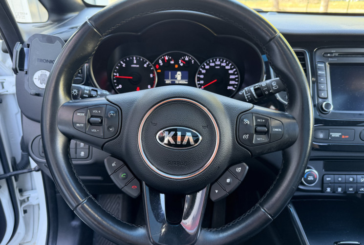Kia CARENS  1.7 CRDI 136 Finition Premium / Entretien KIA / Attelage