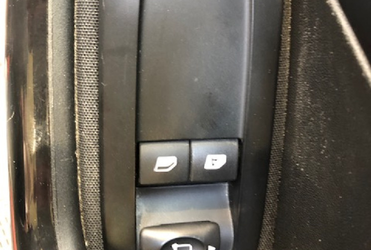 Peugeot 208 ACTIVE BLEUHDI 100CH 