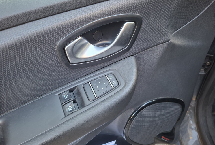 Renault Clio 4 1.5 dci 90 ch BUSINESS 5 PLACES 103000 KMS