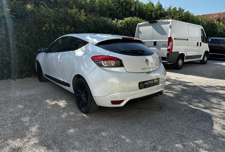 Renault Megane 3 Coupé 1.9 dCi 130ch FAP Monaco GP eco² Euro5