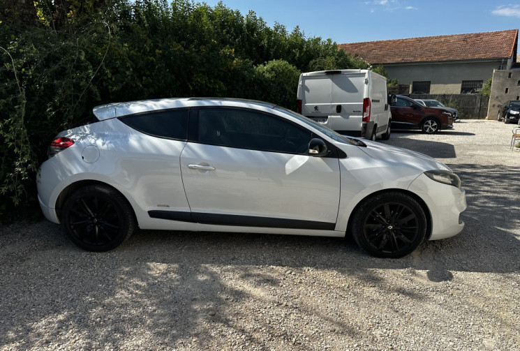 Renault Megane 3 Coupé 1.9 dCi 130ch FAP Monaco GP eco² Euro5