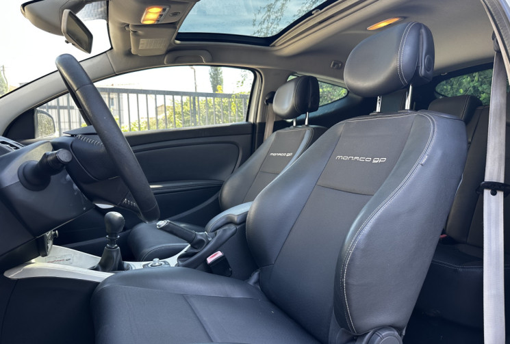 Renault Megane 3 Coupé 1.9 dCi 130ch FAP Monaco GP eco² Euro5