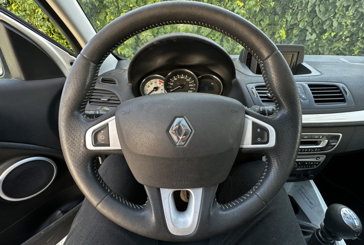 Renault Megane 3 Coupé 1.9 dCi 130ch FAP Monaco GP eco² Euro5