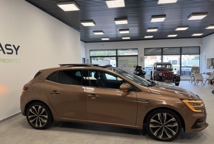 Renault Megane IV Phase 2 21B Intens Hatchback 1.5 Blue dCi 115 ch / Suivi complet Renault
