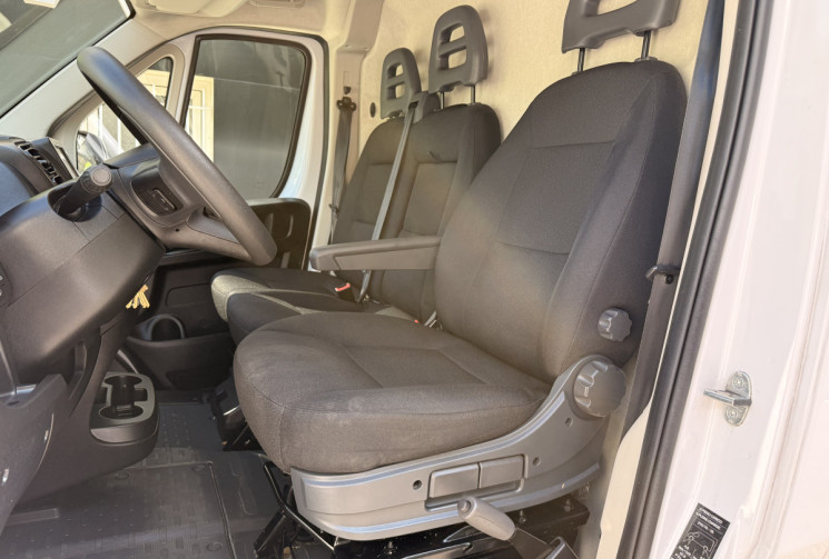 FIAT Ducato Phase II Fourgon 2.2 MJT 140 ch /  PAS DE TVA / Carplay / Camera de recul / 1ere main