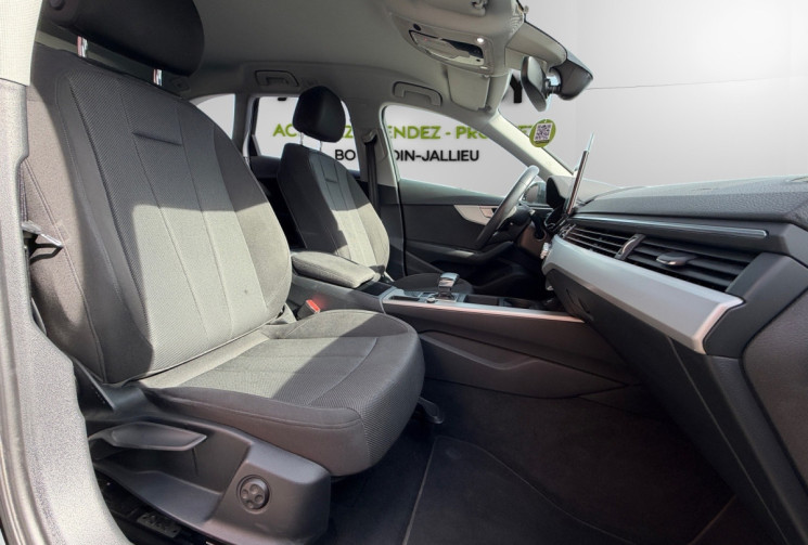 Audi A4 Avant B9 / 30 TDI / 136 CH / BUSINESS LINE