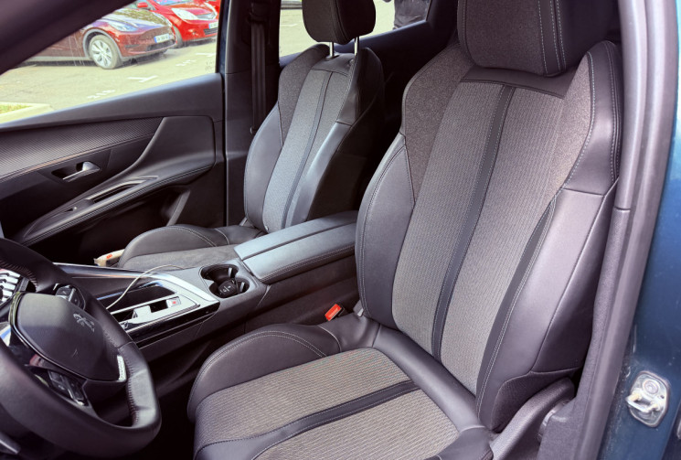 Peugeot 3008 (2e Generation) II (2) 1.5 BLUEHDI 130CH S&S ALLURE PACK 