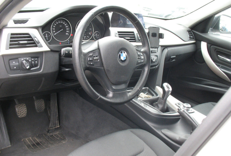 BMW SERIE 3 TOURING 2.0 316d Business SANS ADBLUE Coffre Electrique