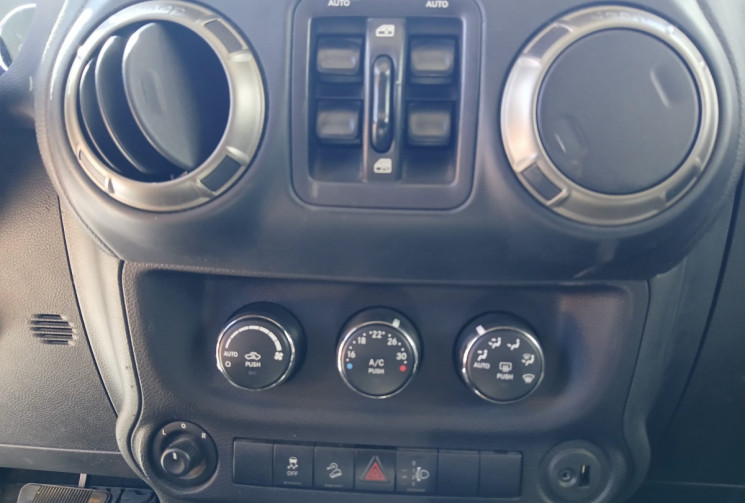 Jeep WRANGLER UNLIMITED 2.8 CRD 16V 4WD S&S 200 COLDEN EAGLE