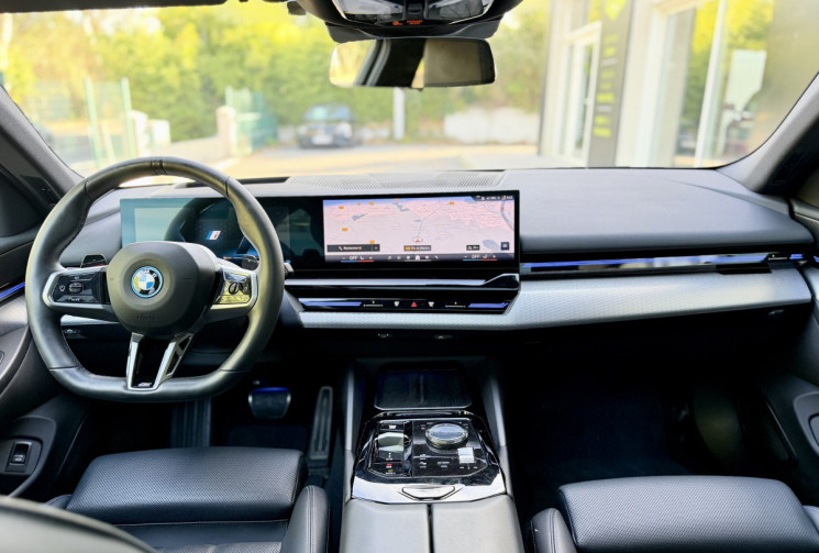 BMW SERIE 5 TOURING M Sport Pro 530e xDrive 299 G61 / FULL Options / 1ere main / TVA apparente 