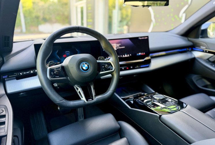 BMW SERIE 5 TOURING M Sport Pro 530e xDrive 299 G61 / FULL Options / 1ere main / TVA apparente 