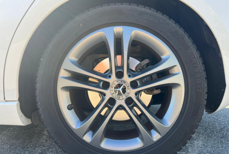 Mercedes Classe A  180 STYLE LINE 7G-DCT / Suivi Mercedes