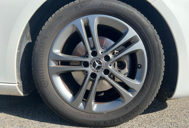 Mercedes Classe A  180 STYLE LINE 7G-DCT / Suivi Mercedes