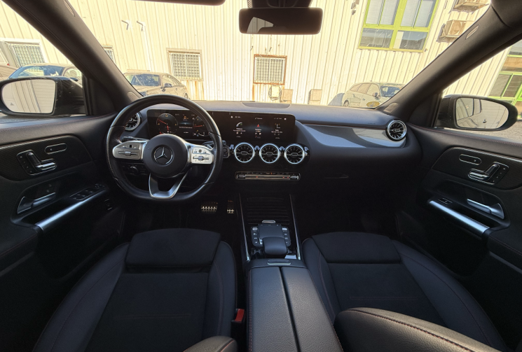 Mercedes GLA 220d 2.0 d 16V 4MATIC 8G-DCT 190 cv  AMG LINE