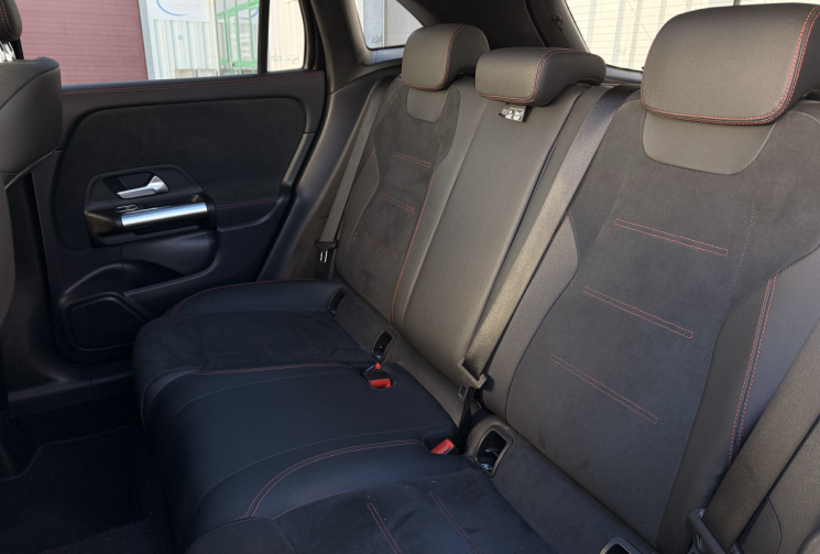 Mercedes GLA 220d 2.0 d 16V 4MATIC 8G-DCT 190 cv  AMG LINE