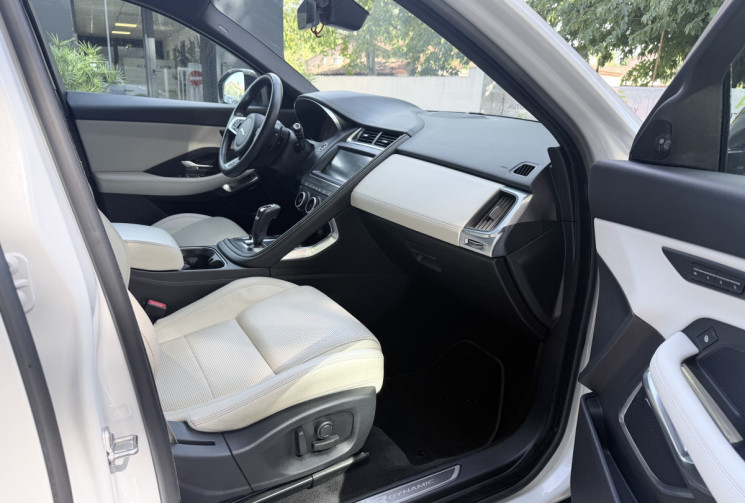 Jaguar E-Pace 2.0 D150 R-Dynamic SE AWD * Français / Stock / Entretien à jour / CarPlay