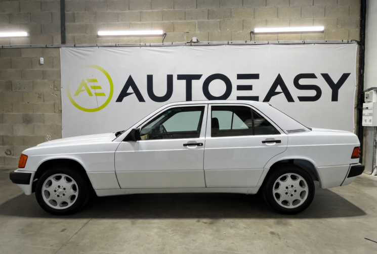 Mercedes 190 1.8 Autoradio + Antenne électrique + Hauts-parleur avant 