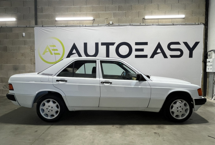 Mercedes 190 1.8 Autoradio + Antenne électrique + Hauts-parleur avant 