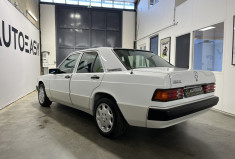 Mercedes 190 1.8 Autoradio + Antenne électrique + Hauts-parleur avant 