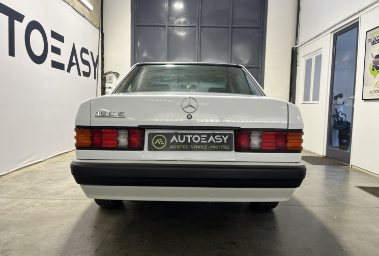 Mercedes 190 1.8 Autoradio + Antenne électrique + Hauts-parleur avant 