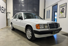 Mercedes 190 1.8 Autoradio + Antenne électrique + Hauts-parleur avant 