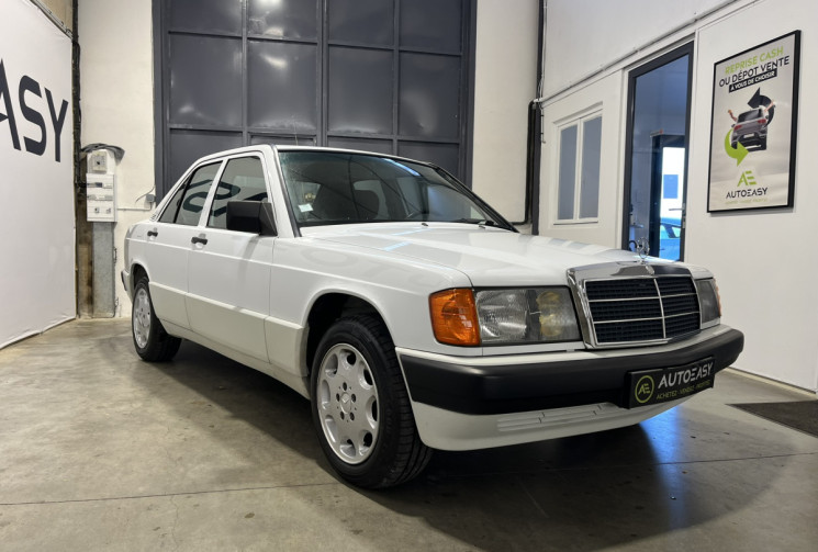 Mercedes 190 1.8 Autoradio + Antenne électrique + Hauts-parleur avant 