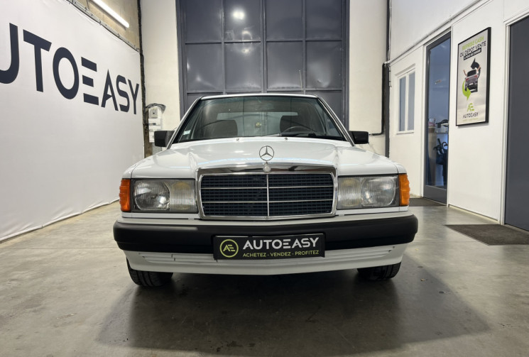 Mercedes 190 1.8 Autoradio + Antenne électrique + Hauts-parleur avant 