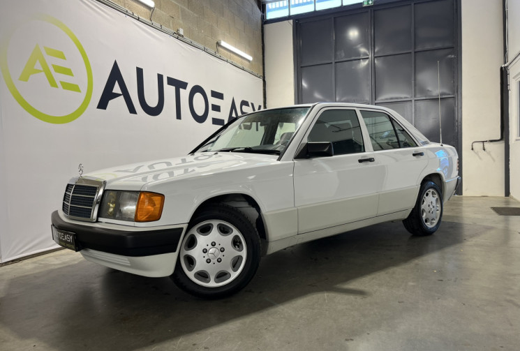 Mercedes 190 1.8 Autoradio + Antenne électrique + Hauts-parleur avant 