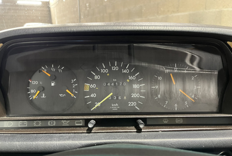 Mercedes 190 1.8 Autoradio + Antenne électrique + Hauts-parleur avant 