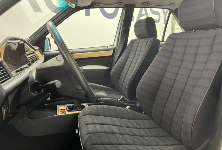 Mercedes 190 1.8 Autoradio + Antenne électrique + Hauts-parleur avant 