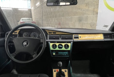 Mercedes 190 1.8 Autoradio + Antenne électrique + Hauts-parleur avant 