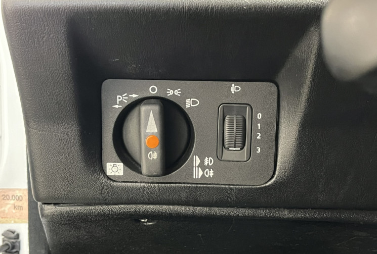 Mercedes 190 1.8 Autoradio + Antenne électrique + Hauts-parleur avant 