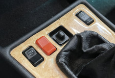 Mercedes 190 1.8 Autoradio + Antenne électrique + Hauts-parleur avant 