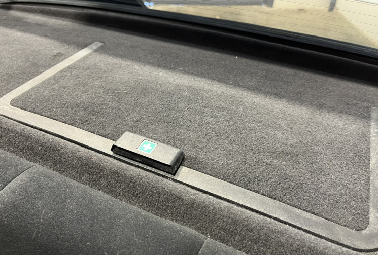 Mercedes 190 1.8 Autoradio + Antenne électrique + Hauts-parleur avant 