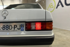 Mercedes 190 1.8 Autoradio + Antenne électrique + Hauts-parleur avant 