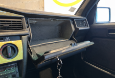 Mercedes 190 1.8 Autoradio + Antenne électrique + Hauts-parleur avant 