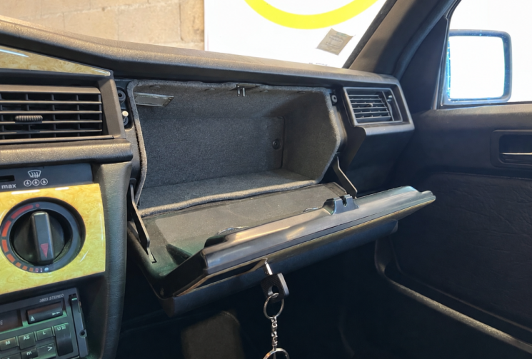 Mercedes 190 1.8 Autoradio + Antenne électrique + Hauts-parleur avant 