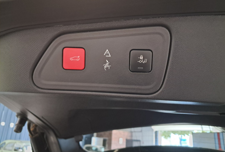 Peugeot 3008 1.5 BlueHDi 130  GT Line  EAT8  - TOUTES OPTIONS - DISTRI OK - ENTRETIEN SUIVI -