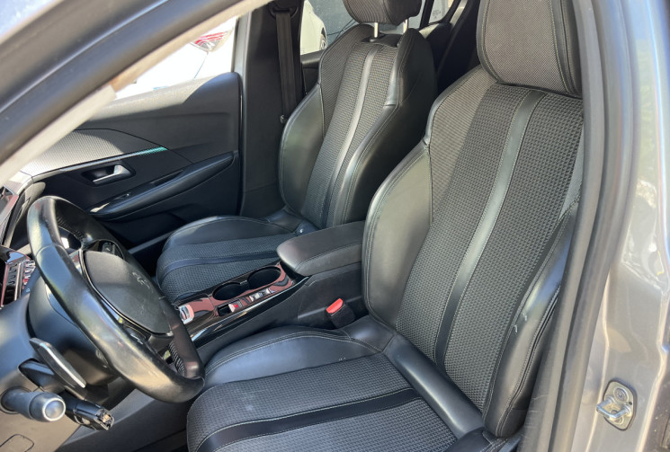 Peugeot 208 GT-Line 130cv EAT8 / Tres bon état 