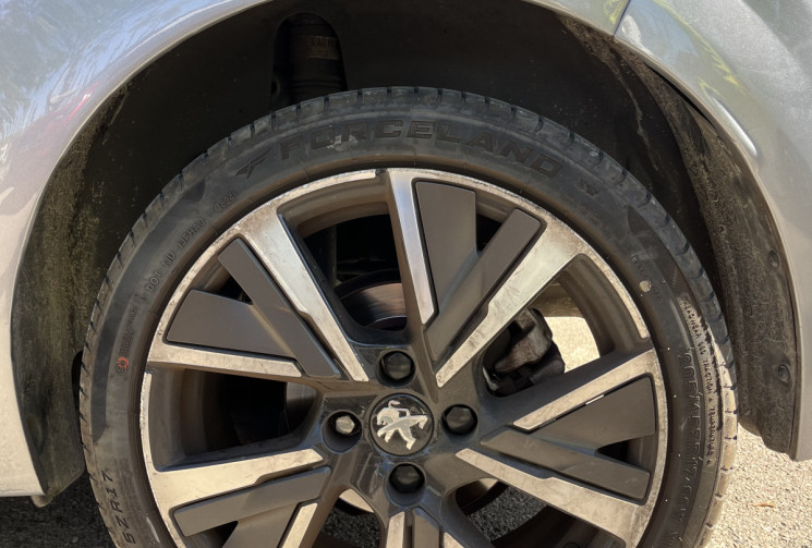 Peugeot 208 GT-Line 130cv EAT8 / Tres bon état 