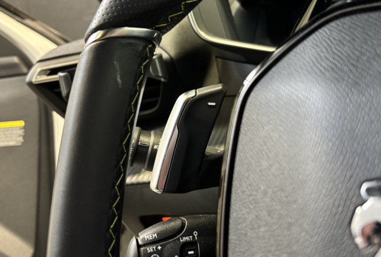 Peugeot 2008 1.5 BlueHDi 130 EAT8 GT 2022 / CARPLAY / CAMÉRA RECUL / i-COCKPIT 3D