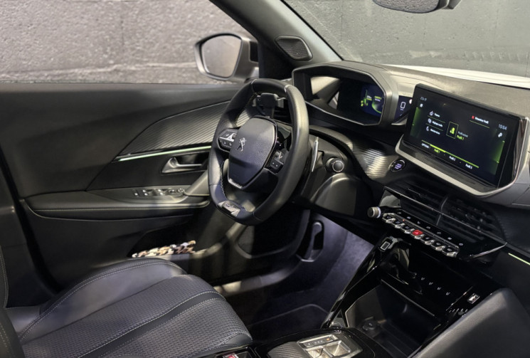 Peugeot 2008 1.5 BlueHDi 130 EAT8 GT 2022 / CARPLAY / CAMÉRA RECUL / i-COCKPIT 3D