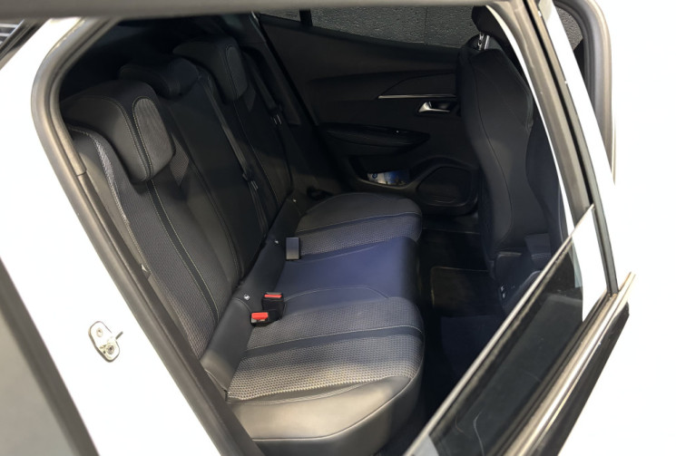 Peugeot 2008 1.5 BlueHDi 130 EAT8 GT 2022 / CARPLAY / CAMÉRA RECUL / i-COCKPIT 3D