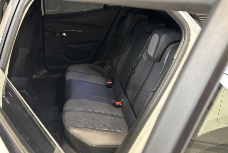 Peugeot 2008 1.5 BlueHDi 130 EAT8 GT 2022 / CARPLAY / CAMÉRA RECUL / i-COCKPIT 3D