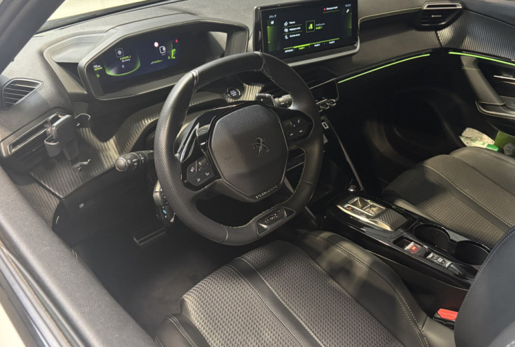 Peugeot 2008 1.5 BlueHDi 130 EAT8 GT 2022 / CARPLAY / CAMÉRA RECUL / i-COCKPIT 3D