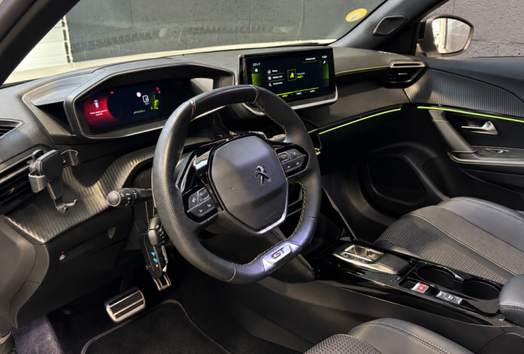 Peugeot 2008 1.5 BlueHDi 130 EAT8 GT 2022 / CARPLAY / CAMÉRA RECUL / i-COCKPIT 3D